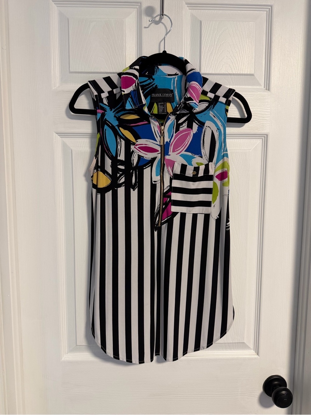 Frank Lyman Design Sleeveless Black & White Stripe Floral Zip Front Top